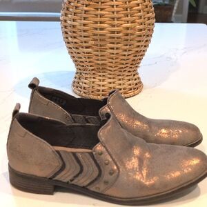 Collection By Clark's Studded Metallic Leather Slip-On Loafers Size 7.5